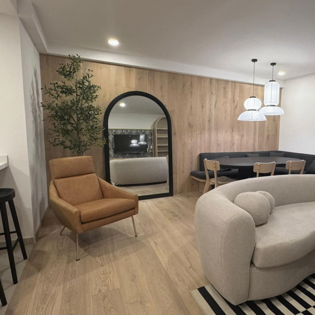 Maca con marco de madera